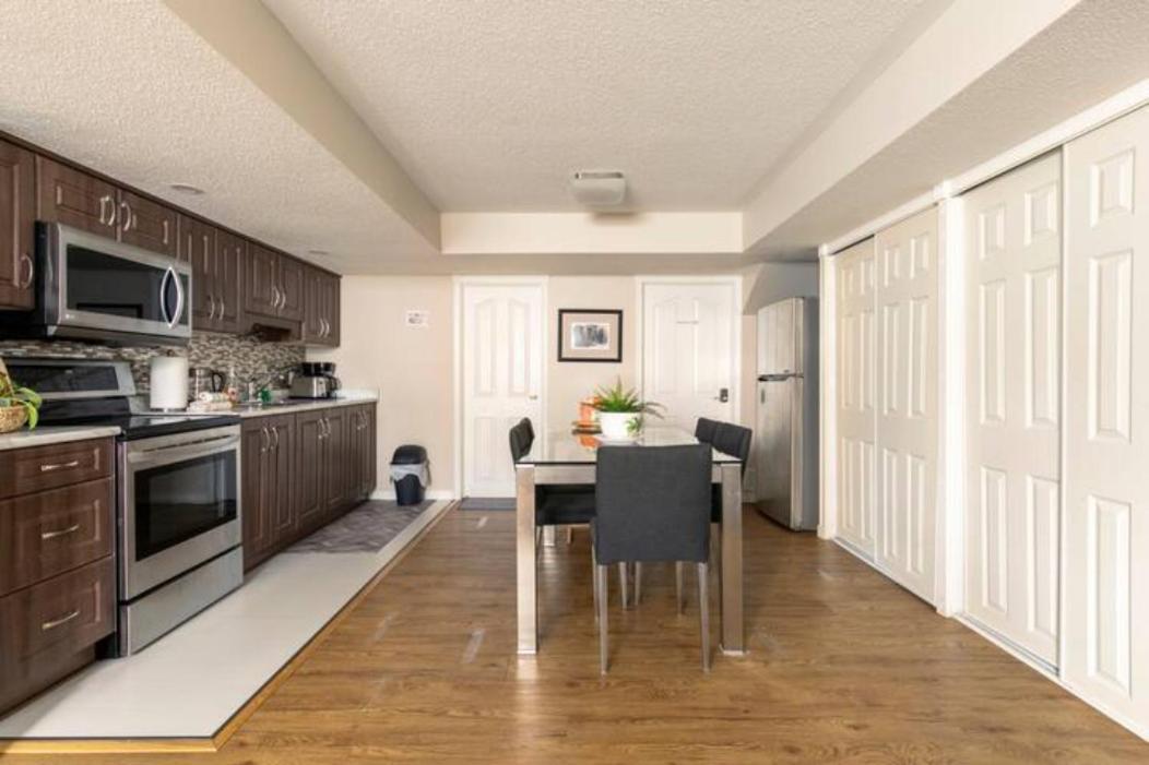 Self Check-In Spacious Apartment With Full Kitchen Оттава Экстерьер фото